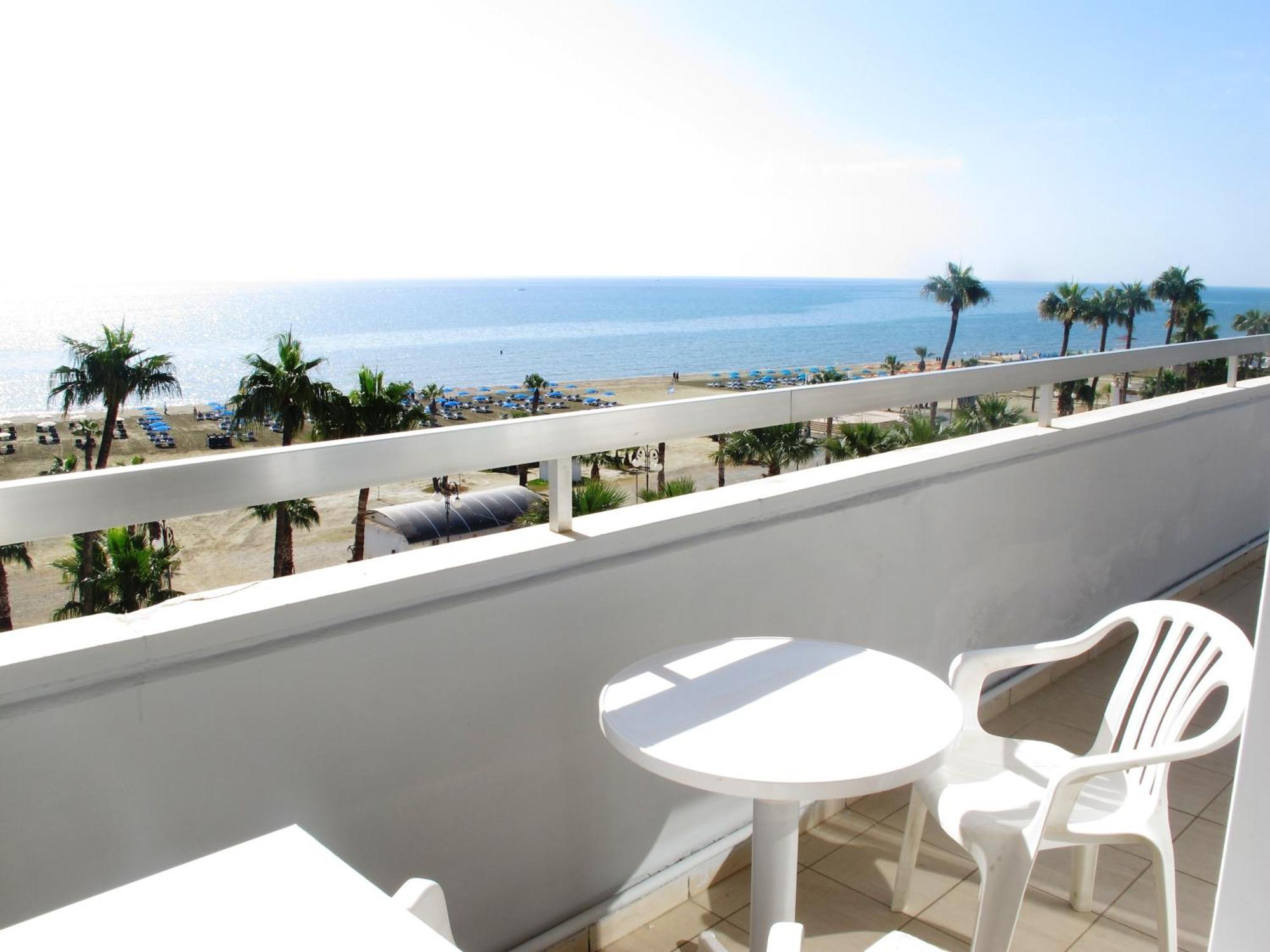 Sun Hall Beach Hotel Apartments Larnaca Exterior photo